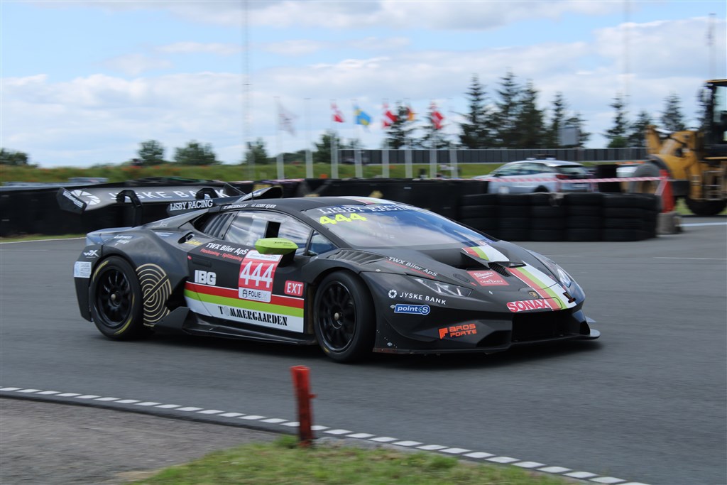 Gunnar Lisby Kjær får besøg af 2 andre Lamborghini Huracan Super Trofeo racere denne weekend. Så der bliver masser af V10 lyd over FDM Jyllandsringen.
(Foto: JJ Media)